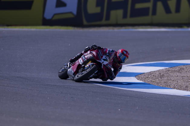 October 10, 2026, Cascais, Lisboa, Portugal: ESTORIL, PORTUGAL - OCTOBER 10: Iker Lecuona of Spain and Aruba.it Racing - Ducati competes during Race 1 during day two of the World Superbikes Estoril Round at Circuito Estoril on October 10, 2026 in Estoril, Portugal. Cascais Portugal - ZUMAl192 20261010_zsp_l192_019 Copyright: xMiguelxLemosx