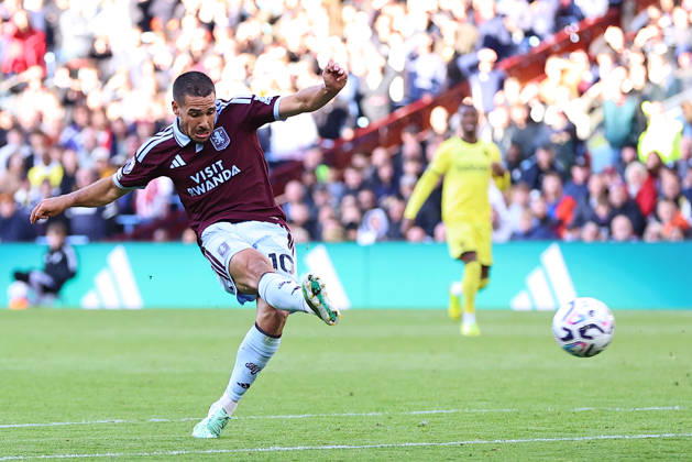 Aston Villa v Brentford, Premier League Emiliano Buendia of Aston Villa shoots at goal during the Aston Villa v Brentford Premier League match at Villa Park, Birmingham, England on 10 October 2026 Credit: Ryan Crockett Every Second Media Editorial use only. All images are copyright Every Second Media Limited. No images may be reproduced without prior permission. All rights reserved. Premier League and Football League images are subject to licensing agreements with Football DataCo Limited. see https: www.football-dataco.com Copyright: xIMAGO EveryxSecondxMediax ESM-2212-0150 RyanxCrockettx xEveryxSecondxMediax