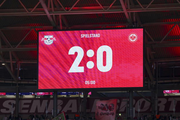 Auf der Anzeigetafel steht nach fuenf Minuten die 2:0 Fuehrung von RB Leipzig gegen Eintracht Frankfurt waehrend des spiels der 1. Bundesliga zwischen RB Leipzig und Eintracht Frankfurt, Red Bull Arena am 10. October 2026 in Leipzig, Deutschland. (Foto von Marco Steinbrenner DeFodi Images) +++ After five minutes, the scoreboard shows RB Leipzig leading 2 0 against Eintracht Frankfurt during the Bundesliga match between RB Leipzig and Eintracht Frankfurt at Red Bull Arena on October 10, 2026 in Leipzig, Germany. (Photo by Marco Steinbrenner DeFodi Images) DFB DFL REGULATIONS PROHIBIT ANY USE OF PHOTOGRAPHS AS IMAGE SEQUENCES AND OR QUASI-VIDEO. (Photo by Marco Steinbrenner DeFodi Images) -