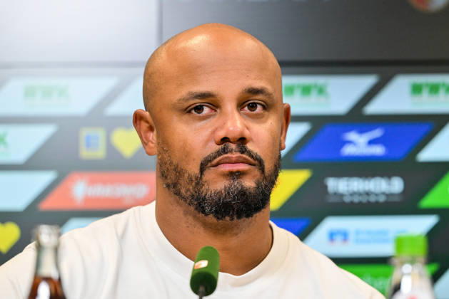 10.10.2026, GER, Fußball, Herren, 1. Bundesliga, 5. Spieltag, FC Augsburg vs FC Bayern München Vincent Kompany (Bayern Muenchen), Pressekonferenz nach Spielende Augsburg WWK-Arena Bayern Deutschland Copyright: xNordphotox xHafnerx