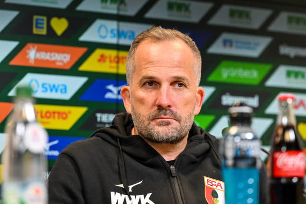 10.10.2026, GER, Fußball, Herren, 1. Bundesliga, 5. Spieltag, FC Augsburg vs FC Bayern München Manuel Baum (FC Augsburg), Pressekonferenz nach Spielende Augsburg WWK-Arena Bayern Deutschland Copyright: xNordphotox xHafnerx