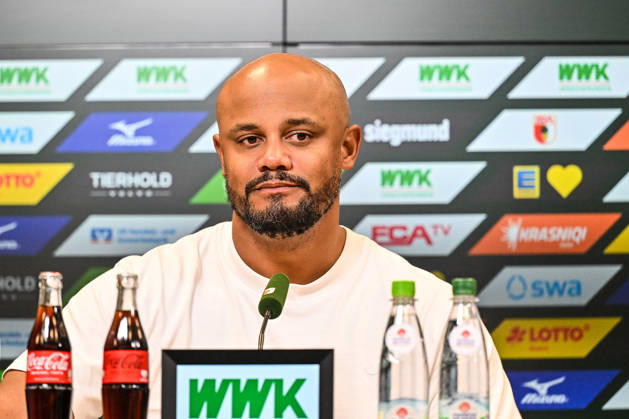 10.10.2026, GER, Fußball, Herren, 1. Bundesliga, 5. Spieltag, FC Augsburg vs FC Bayern München Vincent Kompany (Bayern Muenchen), Pressekonferenz nach Spielende Augsburg WWK-Arena Bayern Deutschland Copyright: xNordphotox xHafnerx