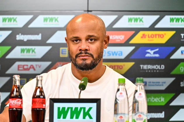 10.10.2026, GER, Fußball, Herren, 1. Bundesliga, 5. Spieltag, FC Augsburg vs FC Bayern München Vincent Kompany (Bayern Muenchen), Pressekonferenz nach Spielende Augsburg WWK-Arena Bayern Deutschland Copyright: xNordphotox xHafnerx