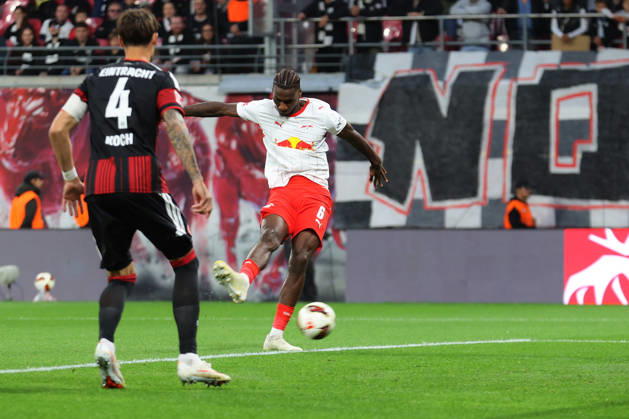 10.10.2026, xtgx, Fussball 1.Bundesliga, RB Leipzig - Eintracht Frankfurt v.l. Ezechiel Banzuzi (RB Leipzig) Torschuetze, erzielt das Tor, Treffer, scores the goal 1:0 (DFL DFB REGULATIONS PROHIBIT ANY USE OF PHOTOGRAPHS as IMAGE SEQUENCES and or QUASI-VIDEO) Leipzig