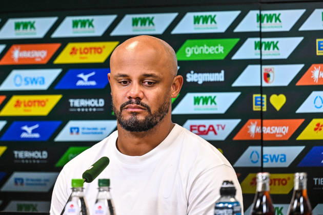 10.10.2026, GER, Fußball, Herren, 1. Bundesliga, 5. Spieltag, FC Augsburg vs FC Bayern München Vincent Kompany (Bayern Muenchen), Pressekonferenz nach Spielende Augsburg WWK-Arena Bayern Deutschland Copyright: xNordphotox xHafnerx