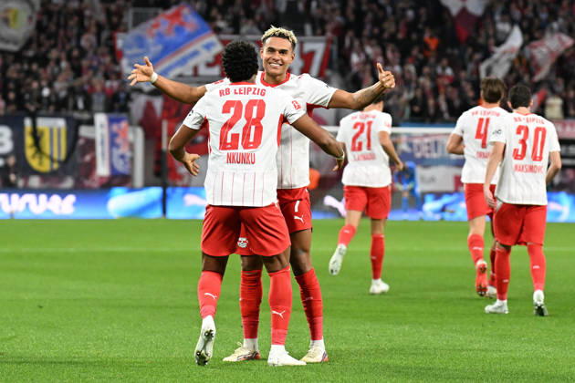 Fußball I Herren I Saison 2026-2027 I Bundesliga I 5. Spieltag I RB Leipzig - Eintracht Frankfurt I 10.10.2026 Torjubel Christopher Nkunku (28, RB Leipzig) mit Antonio Nusa (7, RB Leipzig) Leipzig Red Bull Arena Sachsen Deutschland Copyright: xLobeca InesxHähnelx