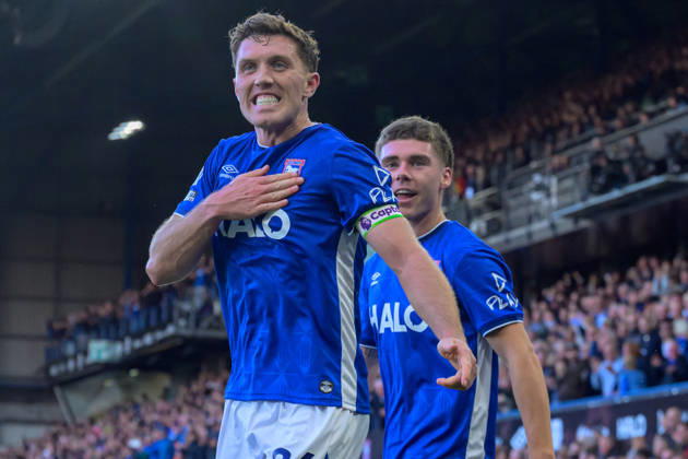 IPSWICH, ENGLAND OCTOBER 10 - Dara O Shea of Ipswich Town celebrating scoring the team s second goal during the Premier League game between Ipswich Town and Fulham at Portman Road on October 10, 2026 in Ipswich, England. (Photo by Keeran Marquis Sports Press Photo) Copyright: xKeeranxMarquis SPPx Sportspressphoto_SPR251172