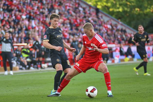 Berlin, Deutschland, 10.10.2026: Stadion Alte Försterei: 5. Spieltag, Saison 2026 27, 1. Fußball-Bundesliga: Union Berlin - SV Elversberg: Lukas Petkov (25, SV Elversberg) und Tom Rothe (15, Union Berlin) Copyright: xdtsxNachrichtenagenturx dts_137875