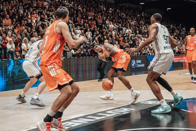 easyCredit Basketball Bundesliga, 5. Spieltag, Niners Chemnitz -Bayern München 10.10.2026 ab 16:00 Uhr Chemnitz, Chemnitz Arena Im Foto: 02 Stefan Smith, 50 Austin Wiley, 21 Mateo Seric easyCredit Basketball Bundesliga, 5. Spieltag, Niners Chemnitz - Bayern München Chemnitz Sachsen Deutschland Copyright: xEHLxMedia MichelxKöhlerx 20261010-Niners-Chemnitz-Bayern-M__nchen-087