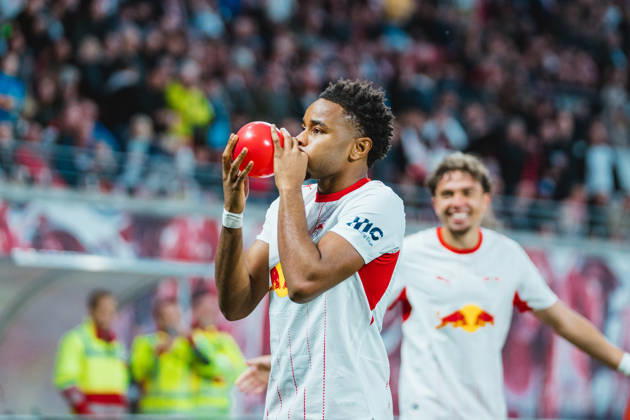 Christopher Nkunku (RB Leipzig, 28) goal celebration RB Leipzig vs Eintracht Frankfurt, Bundesliga, Germany, Football, 26 27, GER, Leipzig, Red Bull Arena Stadium DFL regulations prohibit any use of photographs as image sequences and or quasi-video.DFL regulations prohibit any use of photographs as image sequences and or quasi-video. Leipzig Red Bull Arena, Leipzig Sachsen GER Copyright: xBillmanxDubex