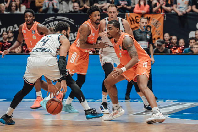 easyCredit Basketball Bundesliga, 5. Spieltag, Niners Chemnitz -Bayern München 10.10.2026 ab 16:00 Uhr Chemnitz, Chemnitz Arena Im Foto: 22 Nighaeal Ceaser, 04 Duane Washington JR. easyCredit Basketball Bundesliga, 5. Spieltag, Niners Chemnitz - Bayern München Chemnitz Sachsen Deutschland Copyright: xEHLxMedia MichelxKöhlerx 20261010-Niners-Chemnitz-Bayern-M__nchen-099