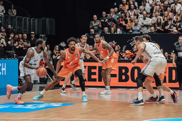 easyCredit Basketball Bundesliga, 5. Spieltag, Niners Chemnitz -Bayern München 10.10.2026 ab 16:00 Uhr Chemnitz, Chemnitz Arena Im Foto: 20 Urald King, 44 Kamar Baldwin easyCredit Basketball Bundesliga, 5. Spieltag, Niners Chemnitz - Bayern München Chemnitz Sachsen Deutschland Copyright: xEHLxMedia MichelxKöhlerx 20261010-Niners-Chemnitz-Bayern-M__nchen-102