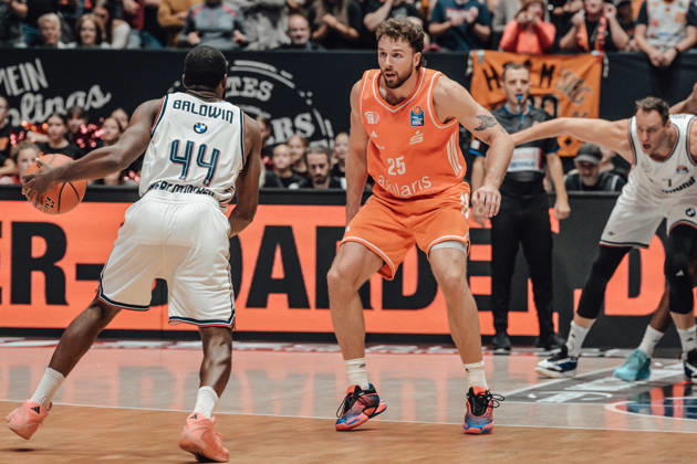easyCredit Basketball Bundesliga, 5. Spieltag, Niners Chemnitz -Bayern München 10.10.2026 ab 16:00 Uhr Chemnitz, Chemnitz Arena Im Foto: 44 Kamar Baldwin, 25 Ben Burnham easyCredit Basketball Bundesliga, 5. Spieltag, Niners Chemnitz - Bayern München Chemnitz Sachsen Deutschland Copyright: xEHLxMedia MichelxKöhlerx 20261010-Niners-Chemnitz-Bayern-M__nchen-105