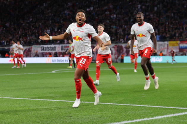 10.10.2026, xtgx, Fussball 1.Bundesliga, RB Leipzig - Eintracht Frankfurt v.l. Torjubel nach dem Tor zum celebrating the goal celebrate 2:0 durch Christopher Nkunku (RB Leipzig) (DFL DFB REGULATIONS PROHIBIT ANY USE OF PHOTOGRAPHS as IMAGE SEQUENCES and or QUASI-VIDEO) Leipzig
