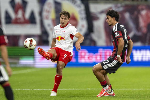 GER, Leipzig, Fussball, Bundesliga, 5. Spieltag, RB Leipzig vs. Eintracht Frankfurt im Bild v.l.: Willi Orban (RB Leipzig 04), Can Uzun (Eintracht Frankfurt 42), Zweikampf 10.10.2026, Red-Bull Arena Leipzig DFL DFB REGULATIONS PROHIBIT ANY USE OF PHOTOGRAPHS AS IMAGE SEQUENCES AND OR QUASI-VIDEO, Leipzig Red-Bull Arena Sachsen Germany Copyright: xPaulxFritzx