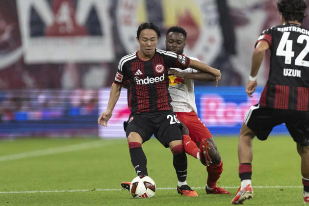 GER, Leipzig, Fussball, Bundesliga, 5. Spieltag, RB Leipzig vs. Eintracht Frankfurt im Bild v.l.: Keita Kosugi (Eintracht Frankfurt 26), Ridle Baku (RB Leipzig 17), Zweikampf 10.10.2026, Red-Bull Arena Leipzig DFL DFB REGULATIONS PROHIBIT ANY USE OF PHOTOGRAPHS AS IMAGE SEQUENCES AND OR QUASI-VIDEO, Leipzig Red-Bull Arena Sachsen Germany Copyright: xPaulxFritzx