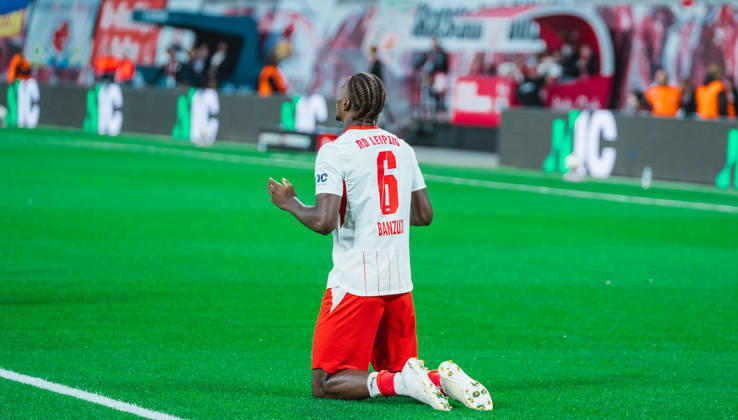 Ezechiel Banzuzi (RB Leipzig, 6) goal celebration RB Leipzig vs Eintracht Frankfurt, Bundesliga, Germany, Football, 26 27, GER, Leipzig, Red Bull Arena Stadium DFL regulations prohibit any use of photographs as image sequences and or quasi-video.DFL regulations prohibit any use of photographs as image sequences and or quasi-video. Leipzig Red Bull Arena, Leipzig Sachsen GER Copyright: xBillmanxDubex