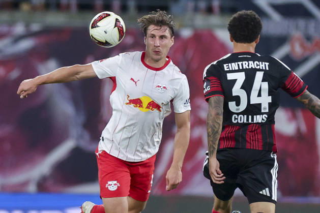 Willi Orban (RB Leipzig) und Nnamdi Collins (Eintracht Frankfurt) kaempfen um den Ball waehrend des spiels der 1. Bundesliga zwischen RB Leipzig und Eintracht Frankfurt, Red Bull Arena am 10. October 2026 in Leipzig, Deutschland. (Foto von Marco Steinbrenner DeFodi Images) +++ Willi Orban (RB Leipzig) und Nnamdi Collins (Eintracht Frankfurt) battle for the ball during the Bundesliga match between RB Leipzig and Eintracht Frankfurt at Red Bull Arena on October 10, 2026 in Leipzig, Germany. (Photo by Marco Steinbrenner DeFodi Images) DFB DFL REGULATIONS PROHIBIT ANY USE OF PHOTOGRAPHS AS IMAGE SEQUENCES AND OR QUASI-VIDEO. (Photo by Marco Steinbrenner DeFodi Images) -