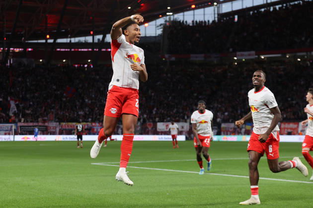 10.10.2026, xtgx, Fussball 1.Bundesliga, RB Leipzig - Eintracht Frankfurt v.l. Torjubel nach dem Tor zum celebrating the goal celebrate 2:0 durch Christopher Nkunku (RB Leipzig) (DFL DFB REGULATIONS PROHIBIT ANY USE OF PHOTOGRAPHS as IMAGE SEQUENCES and or QUASI-VIDEO) Leipzig