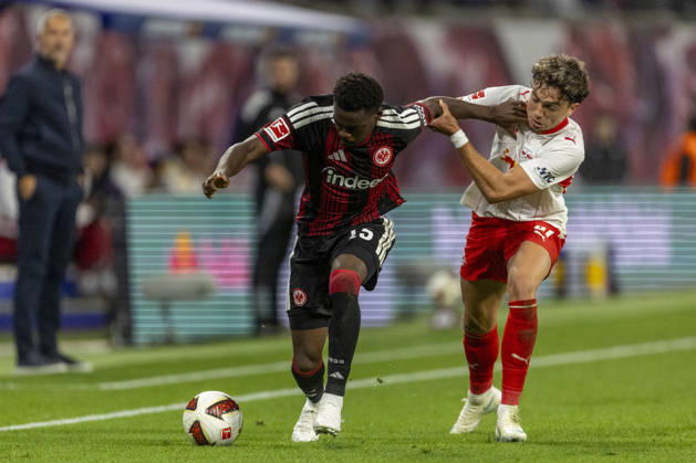 GER, Leipzig, Fussball, Bundesliga, 5. Spieltag, RB Leipzig vs. Eintracht Frankfurt im Bild v.l.: Noel Aseko (Eintracht Frankfurt 15), Neil El Aynaoui (RB Leipzig 21), Zweikampf 10.10.2026, Red-Bull Arena Leipzig DFL DFB REGULATIONS PROHIBIT ANY USE OF PHOTOGRAPHS AS IMAGE SEQUENCES AND OR QUASI-VIDEO, Leipzig Red-Bull Arena Sachsen Germany Copyright: xPaulxFritzx