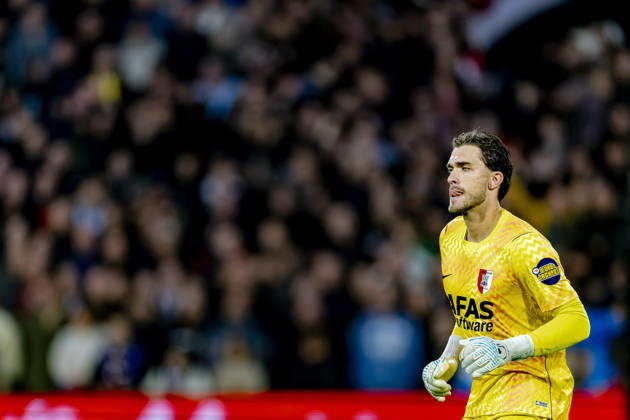 ROTTERDAM - AZ Alkmaar goalkeeper Jari De Busser during the Vriendenloterij Eredivisie match between Feyenoord and AZ at De Kuip on 10 October 2026 in Rotterdam, Nederland. (Photo by DeFodi Images) -