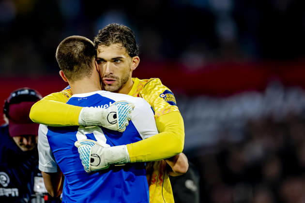 ROTTERDAM - AZ Alkmaar goalkeeper Jari De Busser during the Vriendenloterij Eredivisie match between Feyenoord and AZ at De Kuip on 10 October 2026 in Rotterdam, Netherlands. (Photo by DeFodi Images) -