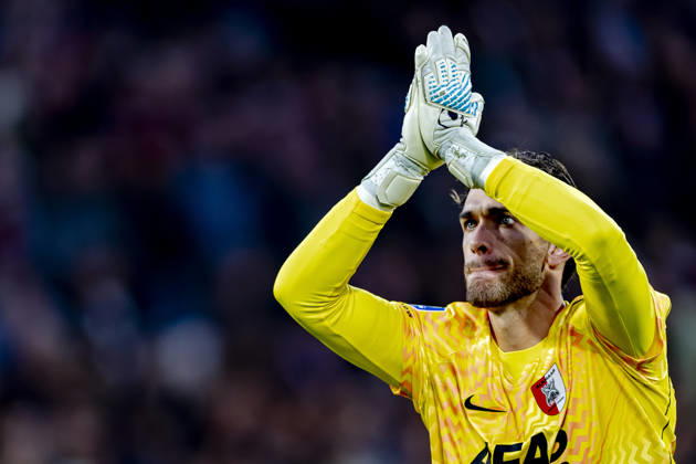 ROTTERDAM - AZ Alkmaar goalkeeper Jari De Busser during the Vriendenloterij Eredivisie match between Feyenoord and AZ at De Kuip on 10 October 2026 in Rotterdam, Nederland. (Photo by DeFodi Images) -