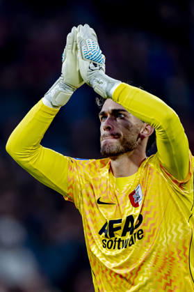 ROTTERDAM - AZ Alkmaar goalkeeper Jari De Busser during the Vriendenloterij Eredivisie match between Feyenoord and AZ at De Kuip on 10 October 2026 in Rotterdam, Netherlands. (Photo by DeFodi Images) -