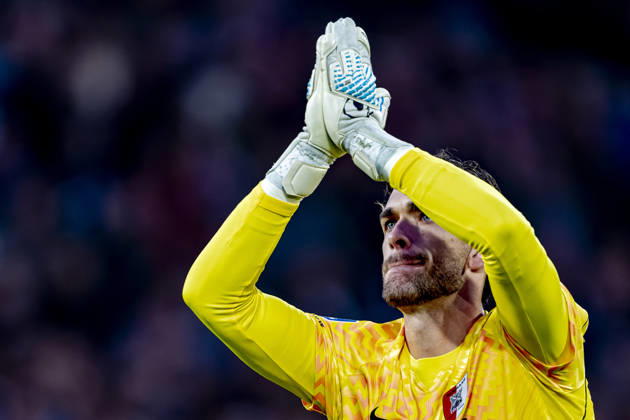 ROTTERDAM - AZ Alkmaar goalkeeper Jari De Busser during the Vriendenloterij Eredivisie match between Feyenoord and AZ at De Kuip on 10 October 2026 in Rotterdam, Nederland. (Photo by DeFodi Images) -