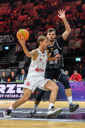 10.10.2026 - Basketball - Saison 2026 2027 - 2. Bundesliga Pro-A - 4. Spieltag: Nürnberg Falcons Basketball Club NBC - Kreisbau Kirchheim Knights - AlSch - xalxscx - Christian Feneberg (7, Nürnberg Falcons BC NBC ) Nicolas Bretzel (21, Kreisbau Kirchheim Knights )