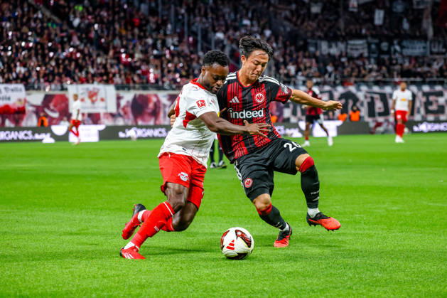 Ridle Baku (RB Leipzig, 17) und Keita Kosugi (Eintracht Frankfurt, 26) Zweikampf, Duell, Kampf am Ball, GER, RB Leipzig vs. Eintracht Frankfurt, Fussball, 1. Bundesliga Herren, 5. Spieltag, Spielzeit 2026 2027, 10.10.2026 DFL regulations prohibit any use of photographs as image sequences and or quasi-video. GER, RB Leipzig vs. Eintracht Frankfurt, Fussball, 1. Bundesliga Herren, 5. Spieltag, Spielzeit 2026 2027, 10.10.2026 Leipzig Copyright: xEibner-Pressefoto LauraxRoemerx EP_LRR