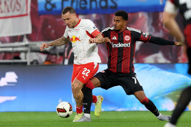 10.10.2026, xtgx, Fussball 1.Bundesliga, RB Leipzig - Eintracht Frankfurt v.l. David Raum (RB Leipzig) Ansgar Knauff (Eintracht Frankfurt) Zweikampf, Aktion, action, battle for the ball (DFL DFB REGULATIONS PROHIBIT ANY USE OF PHOTOGRAPHS as IMAGE SEQUENCES and or QUASI-VIDEO) Leipzig