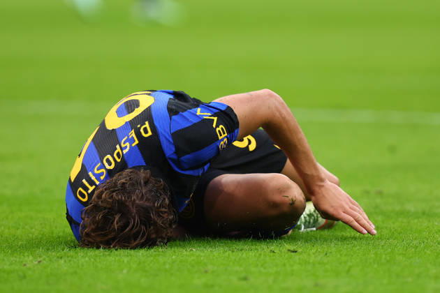 Serie A Fc Internazionale - Parma Calcio Francesco Pio Esposito of Fc Internazionale lies on the ground during the Serie A match beetween Fc Internazionale and Parma Calcio at Stadio Giuseppe Meazza on October 10 2026 in Milan Italy . Milano Stadio Giuseppe Meazza Italy Copyright: xMarcoxCanonierox