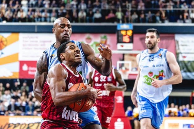 Rostock, Deutschland 10. Oktober 2026: easyCredit BBL - 2026 2027 - 5. Spieltag - Rostock Seawolves gegen Fitness First Würzburg Baskets Im Bild: v. li. im Zweikampf DeAndre Lansdowne (Rostock SEAWOLVES) und Kenny Dye (Fitness First Würzburg Baskets) Copyright: xFotostandx xVoelkerx