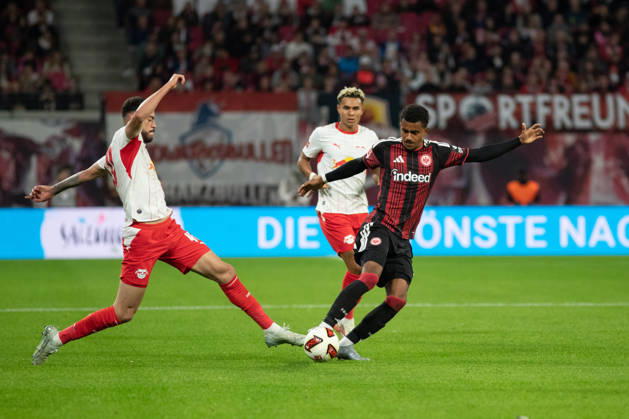 1. Fußball Bundesliga: RB Leipzig - Eintracht Frankfurt; 10.10.2026 Romulo Cardoso da Cruz (40, RB Leipzig) gegen Ansgar Knauff (7, Eintracht Frankfurt) LEIPZIG, DEUTSCHLAND - OCTOBER 10: Bundesliga-Spiel RB Leipzig - Eintracht Frankfurt in der Red Bull Arena am 5. Spieltag der 1. Bundesliga am October 10, 2026 in Leipzig, Deutschland. DFL REGULATIONS PROHIBIT ANY USE OF PHOTOGRAPHS AS IMAGE SEQUENCES AND OR QUASI-VIDEO. Copyright: xBEAUTIFULxSPORTS JanxKaeferx