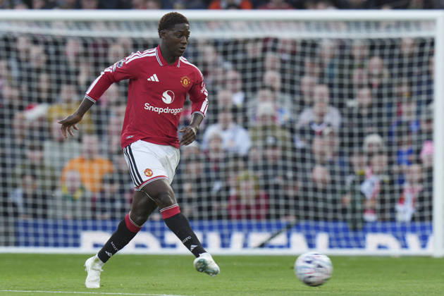 Manchester United, ManU v Tottenham Hotspur, Premier League Kobbie Mainoo of Manchester United passes the ball during the Manchester United v Tottenham Hotspur Premier League match at Old Trafford, Manchester, England on 10 October 2026 Credit: Steve Flynn Every Second Media Editorial use only. All images are copyright Every Second Media Limited. No images may be reproduced without prior permission. All rights reserved. Premier League and Football League images are subject to licensing agreements with Football DataCo Limited. see https: www.football-dataco.com Copyright: xIMAGO EveryxSecondxMediax ESM-2210-0044 StevexFlynnx xEveryxSecondxMediax