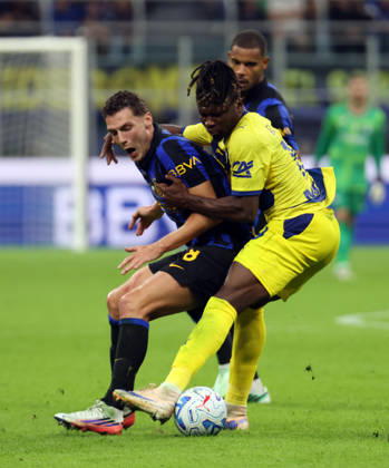 October 10, 2026, Milan, MILAN: Inter Milan™s Petar Sicic (L) challenges for the ball with Parma™s El Bilal Tourà during the Italian serie A soccer match between Inter and Parma at Giuseppe Meazza stadium in Milan, 10 October 2026..ANSA MATTEO BAZZI. Serie A: Inter Vs Parma - ZUMAa110 20261010_zaf_a110_039 Copyright: xMatteoxBazzix