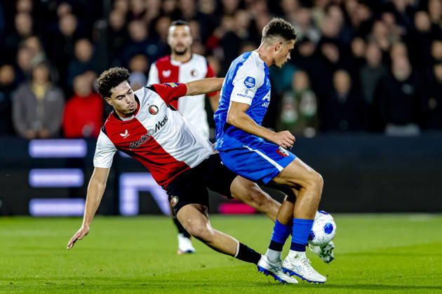ROTTERDAM - AZ Alkmaar defender Lewis Schouten, SC Feyenoord Rotterdam forward Nacho Ferri during the Vriendenloterij Eredivisie match between Feyenoord and AZ at De Kuip on 10 oktober 2026 in Rotterdam, Nederland. (Photo by DeFodi Images) -