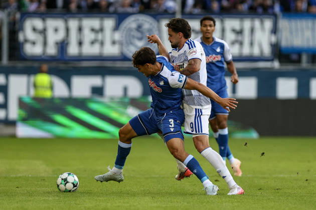 10.10.2026, GER, Fussball, Herren, 3. Liga, Saison 2026 2027, MSV Duisburg - TSG Hoffenheim II Sean Dulic (TSG II) und Lex-Tyger Lobinger (Duisburg) im Kampf um den Ball Duisburg schauinsland-reisen-Arena Nordrhein-Westfalen Deutschland Copyright: xAdrianxSchlüterx