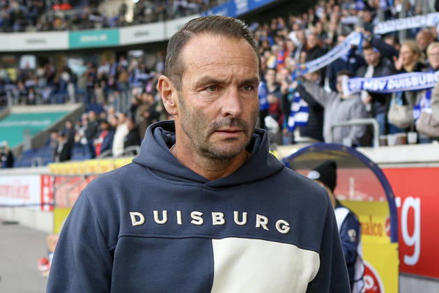 10.10.2026, GER, Fussball, Herren, 3. Liga, Saison 2026 2027, MSV Duisburg - TSG Hoffenheim II Trainer Dietmar Hirsch (Duisburg) schaut Duisburg schauinsland-reisen-Arena Nordrhein-Westfalen Deutschland Copyright: xAdrianxSchlüterx