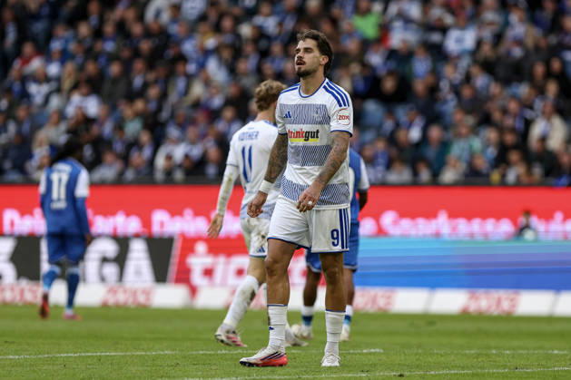 10.10.2026, GER, Fussball, Herren, 3. Liga, Saison 2026 2027, MSV Duisburg - TSG Hoffenheim II Lex-Tyger Lobinger (Duisburg) schaut Duisburg schauinsland-reisen-Arena Nordrhein-Westfalen Deutschland Copyright: xAdrianxSchlüterx