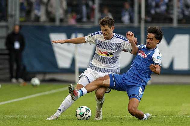 10.10.2026, GER, Fussball, Herren, 3. Liga, Saison 2026 2027, MSV Duisburg - TSG Hoffenheim II Martin Ens (Duisburg) und Muhammed Yasin Batuhan Zor (TSG II) im Kampf um den Ball Duisburg schauinsland-reisen-Arena Nordrhein-Westfalen Deutschland Copyright: xAdrianxSchlüterx
