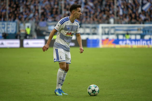 10.10.2026, GER, Fussball, Herren, 3. Liga, Saison 2026 2027, MSV Duisburg - TSG Hoffenheim II Conor Noß (Duisburg) in Aktion am Ball, Einzelaktion Duisburg schauinsland-reisen-Arena Nordrhein-Westfalen Deutschland Copyright: xAdrianxSchlüterx