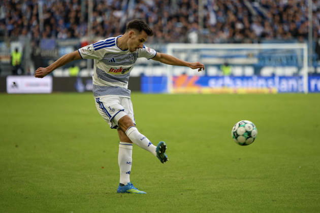 10.10.2026, GER, Fussball, Herren, 3. Liga, Saison 2026 2027, MSV Duisburg - TSG Hoffenheim II Conor Noß (Duisburg) in Aktion am Ball, Einzelaktion Duisburg schauinsland-reisen-Arena Nordrhein-Westfalen Deutschland Copyright: xAdrianxSchlüterx