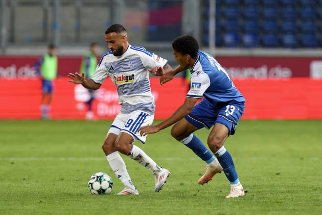 10.10.2026, GER, Fussball, Herren, 3. Liga, Saison 2026 2027, MSV Duisburg - TSG Hoffenheim II Lex-Tyger Lobinger (Duisburg) und Tristan Spranger (TSG II) im Kampf um den Ball Duisburg schauinsland-reisen-Arena Nordrhein-Westfalen Deutschland Copyright: xAdrianxSchlüterx