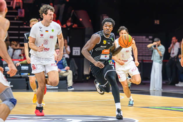 10.10.2026 - Basketball - Saison 2026 2027 - 2. Bundesliga Pro-A - 4. Spieltag: Nürnberg Falcons Basketball Club NBC - Kreisbau Kirchheim Knights - AlSch - xalxscx - Daniel Helterhoff (13, Nürnberg Falcons BC NBC ) Philip Alston (1, Kreisbau Kirchheim Knights )