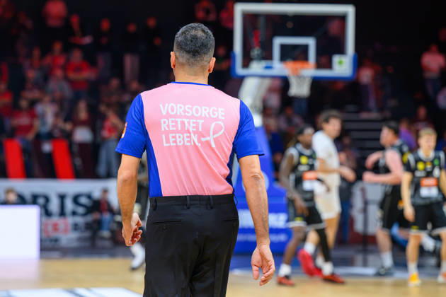10.10.2026 - Basketball - Saison 2026 2027 - 2. Bundesliga Pro-A - 4. Spieltag: Nürnberg Falcons Basketball Club NBC - Kreisbau Kirchheim Knights - AlSch - xalxscx - Feature Impression Symbolbild Symbolfoto Vorsorge Rettet Referee