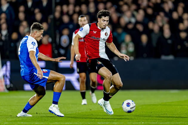 ROTTERDAM - AZ Alkmaar defender Lewis Schouten, SC Feyenoord Rotterdam forward Nacho Ferri during the Vriendenloterij Eredivisie match between Feyenoord and AZ at De Kuip on 10 October 2026 in Rotterdam, Nederland. (Photo by DeFodi Images) -