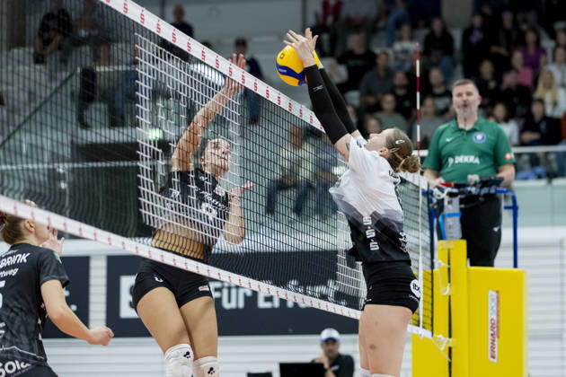 DEKRA 1. Bundesliga Frauen: Schwarz-Weiss Erfurt vs. Rote Raben Vilsbiburg; Erfurt; 10.10.2026 Alice Clemente ( 8; Rote Raben Vilsbiburg) gegen Larissa Winter ( 6; Schwarz-Weiss Erfurt) DEKRA 1. Bundesliga Frauen: Schwarz-Weiss Erfurt vs. Rote Raben Vilsbiburg; Riethsporthalle Erfurt; 10.10.2026 Copyright: xBEAUTIFULxSPORTS Duehringx