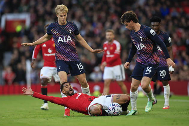 Manchester United, ManU v Tottenham Hotspur, Premier League Matheus Cunha (10) of Manchester United goes down under pressure from Lucas Bergvall (15) of Tottenham Hotspur during the Premier League match between Manchester United and Tottenham Hotspur at Old Trafford, Manchester, UK on 10 October 2026. Manchester Old Trafford Greater Manchester UK Editorial use only DataCo restrictions apply See www.football-dataco.com , Copyright: xConorxMolloyx PSI-24986-0048